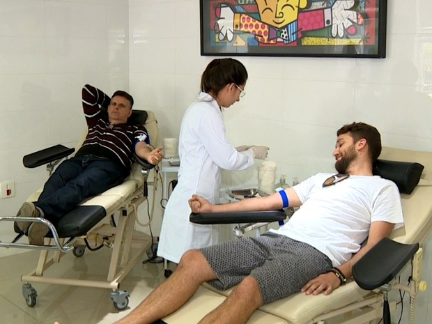 Voluntários doam sangue em hemocentro de Campinas, SP (Foto: Reprodução / EPTV) Voluntários doam sangue em hemocentro de Campinas, SP (Foto: Reprodução / EPTV)