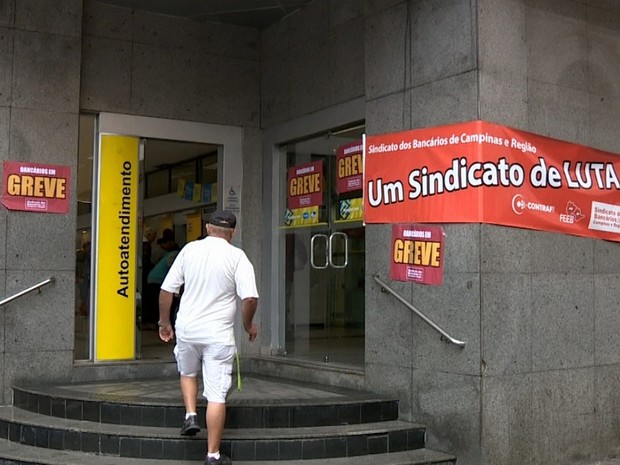 Terceiro dia de greve dos bancários afetou 184 postos de trabalho em Campinas e região (Foto: Reprodução / EPTV) Terceiro dia de greve dos bancários afetou 184 postos de trabalho em Campinas e região (Foto: Reprodução / EPTV)