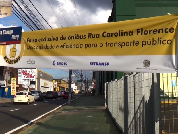 Faixa da Emdec sinaliza sobre as faixas exclusivas no município (Foto: Reprodução/EPTV) Faixa da Emdec sinaliza sobre as faixas exclusivas no município (Foto: Reprodução/EPTV)