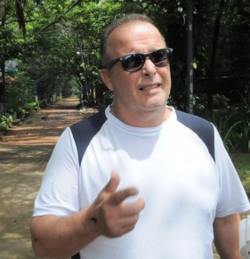 Representante comercial Francisco Estevan: "Deveria fechar mais tarde"
