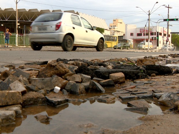 Rastro de destruição nas ruas de Valinhos após temporal de terça-feira (Foto: Edvaldo de Souza/EPTV) Rastro de destruição nas ruas de Valinhos após temporal de terça-feira (Foto: Edvaldo de Souza/EPTV)